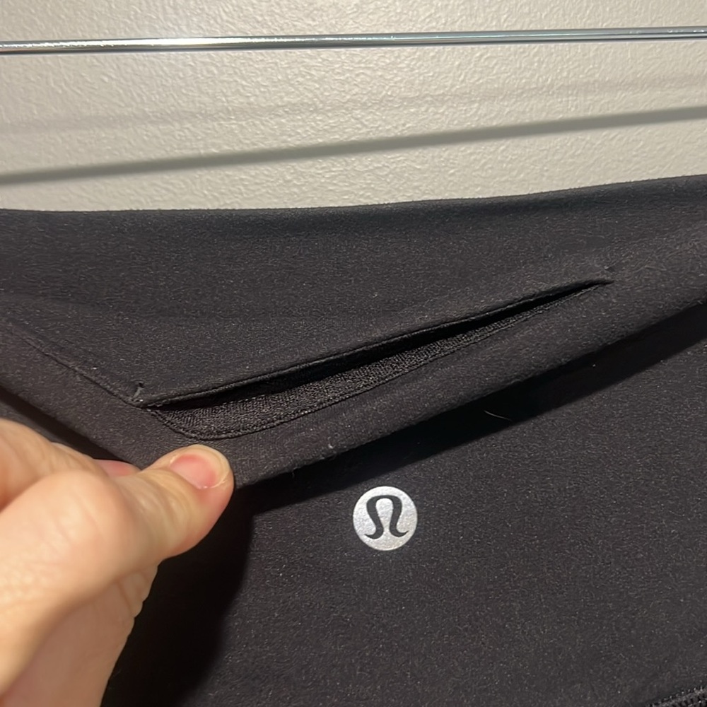 LULULEMON- High-Waisted, cropped, Align Women's Pants. 23” inseam - Picture 10 of 12